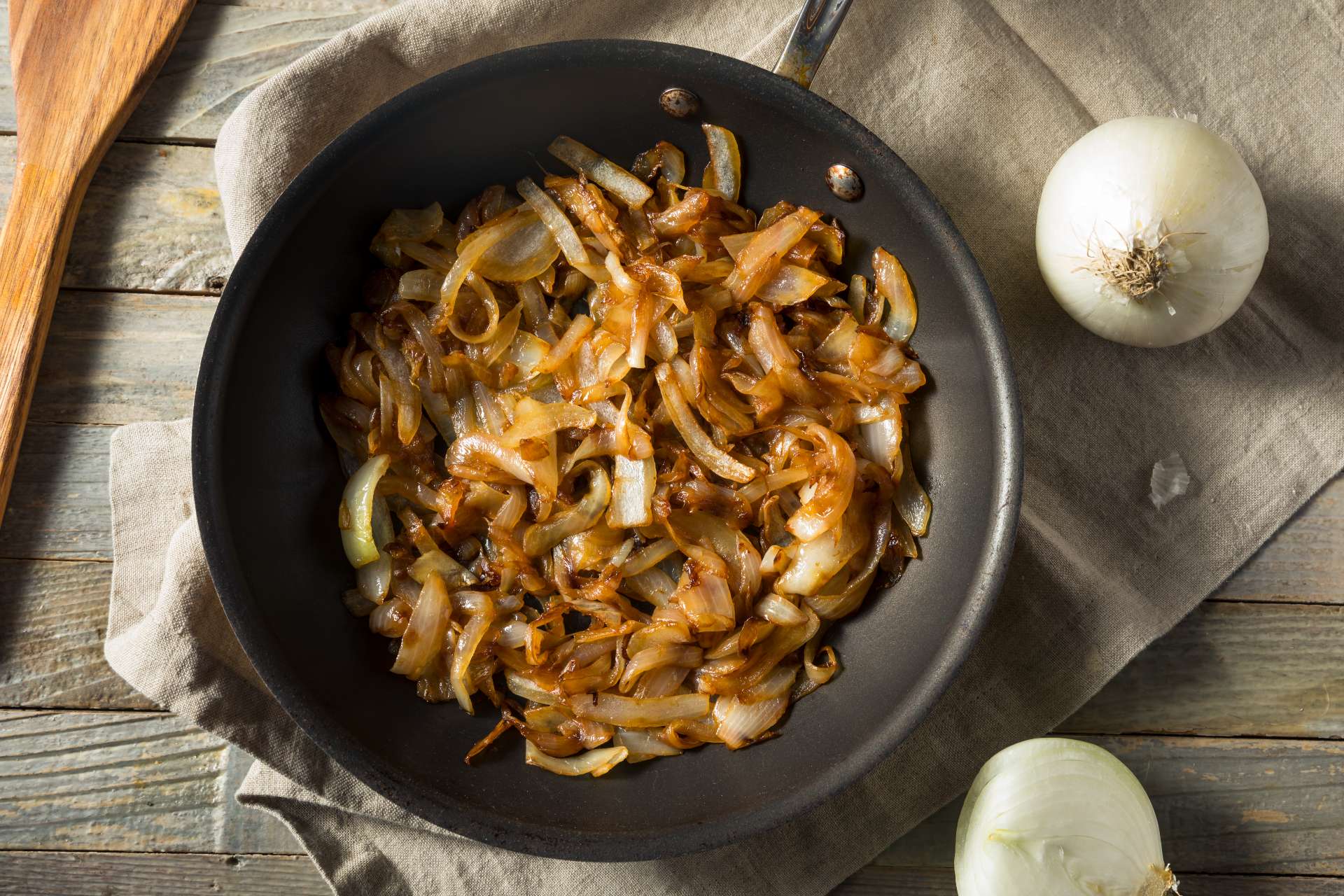 Cómo hacer cebolla caramelizada, paso a paso.