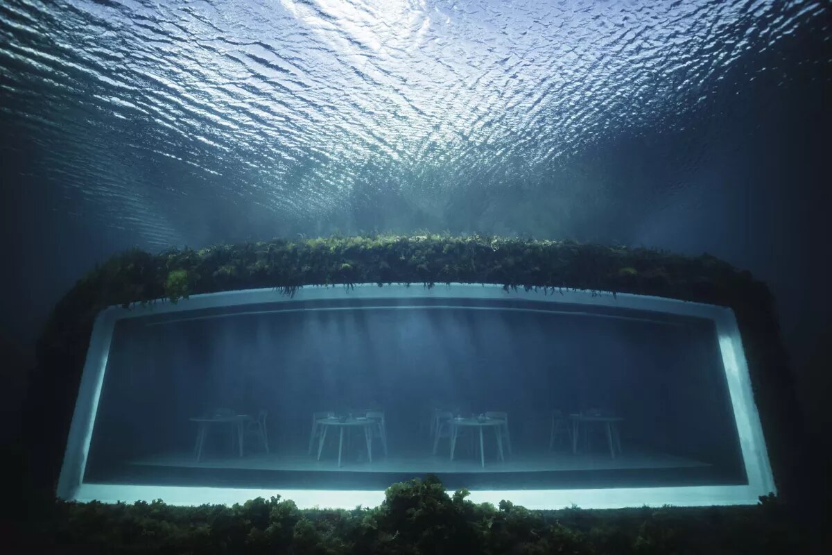 Un restaurante submarino en armonía con la naturaleza