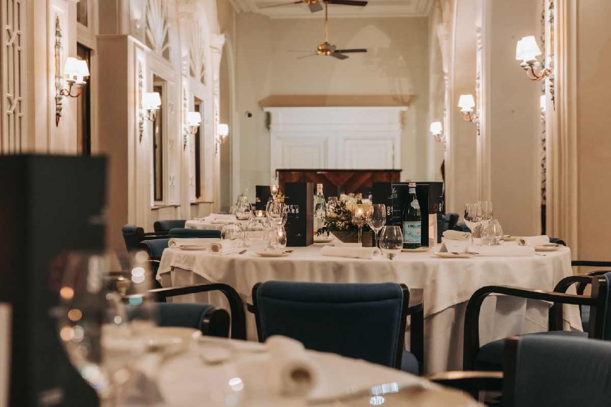 La sala de Phoenicia en Malta
