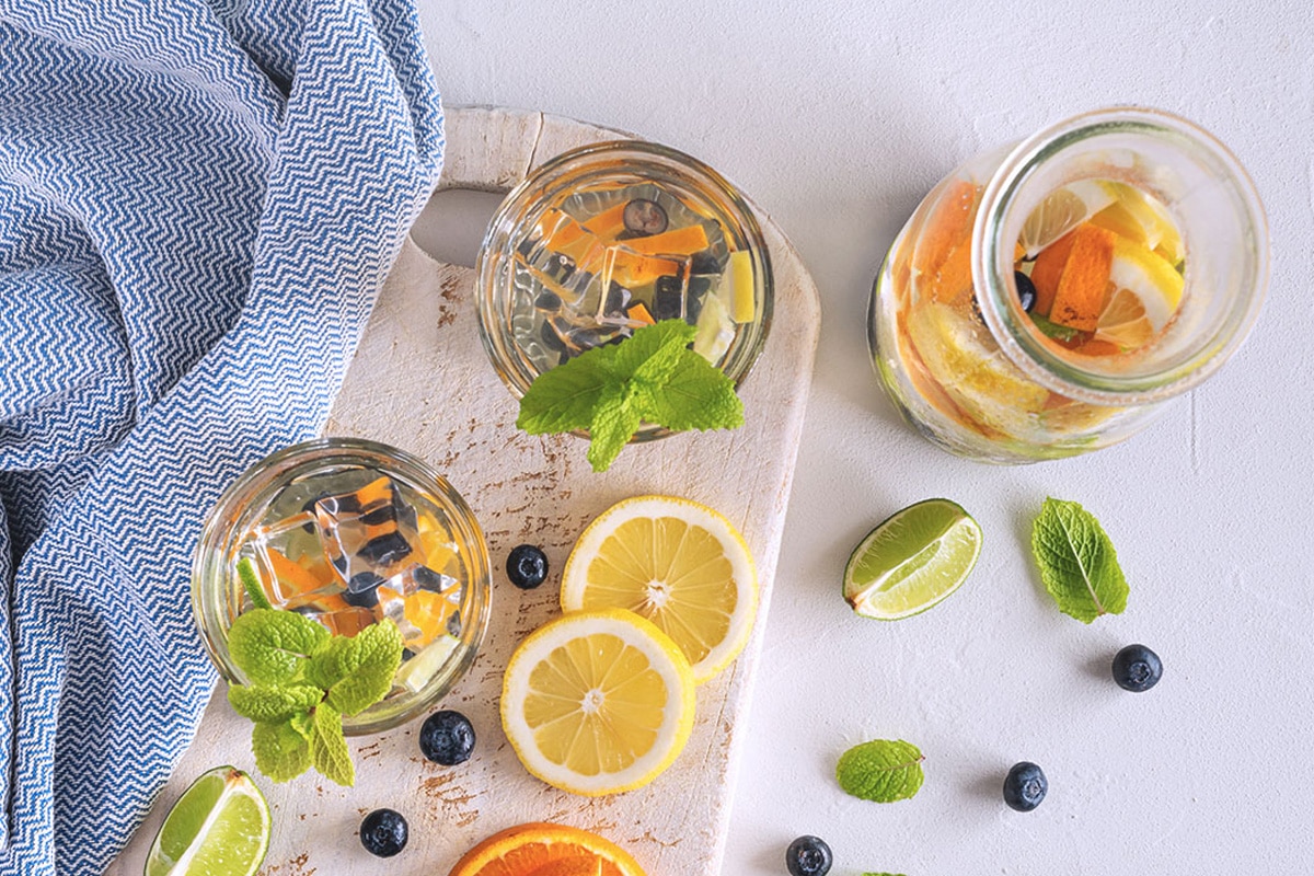 Agua fresca de limón con hierbabuena!