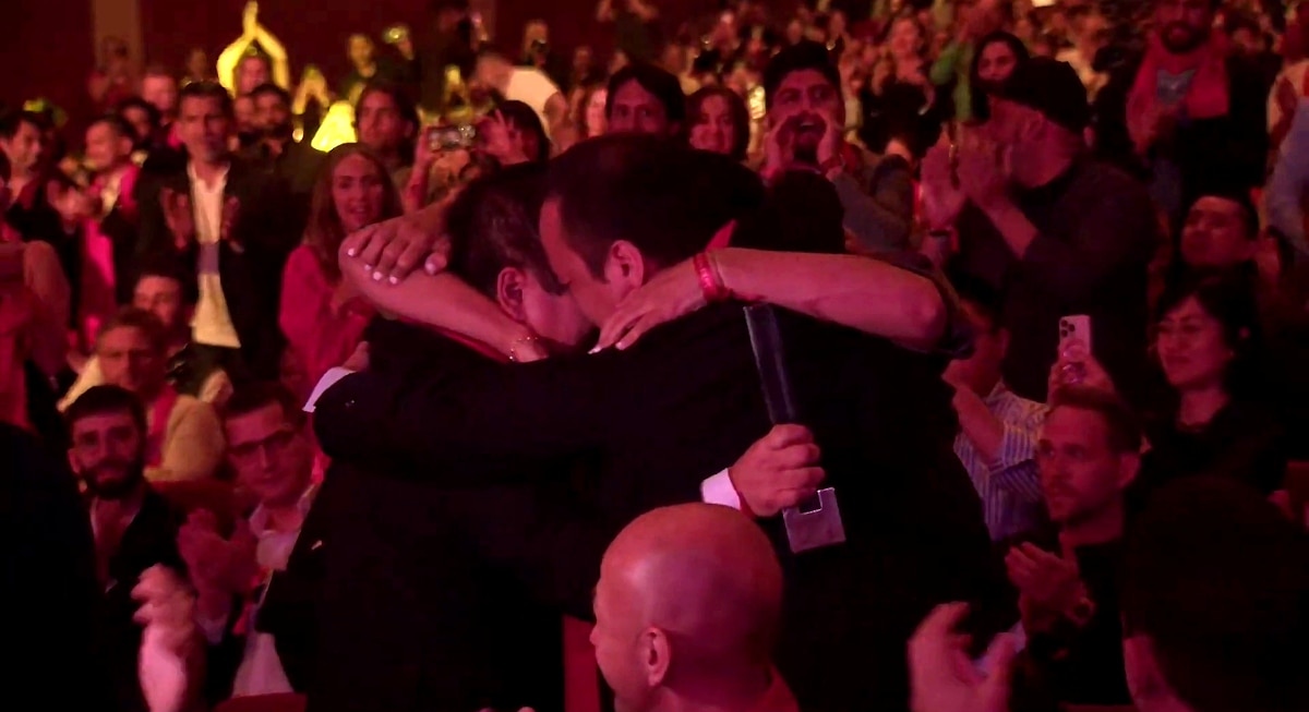 Maido gana 50 Best 2025 abrazo