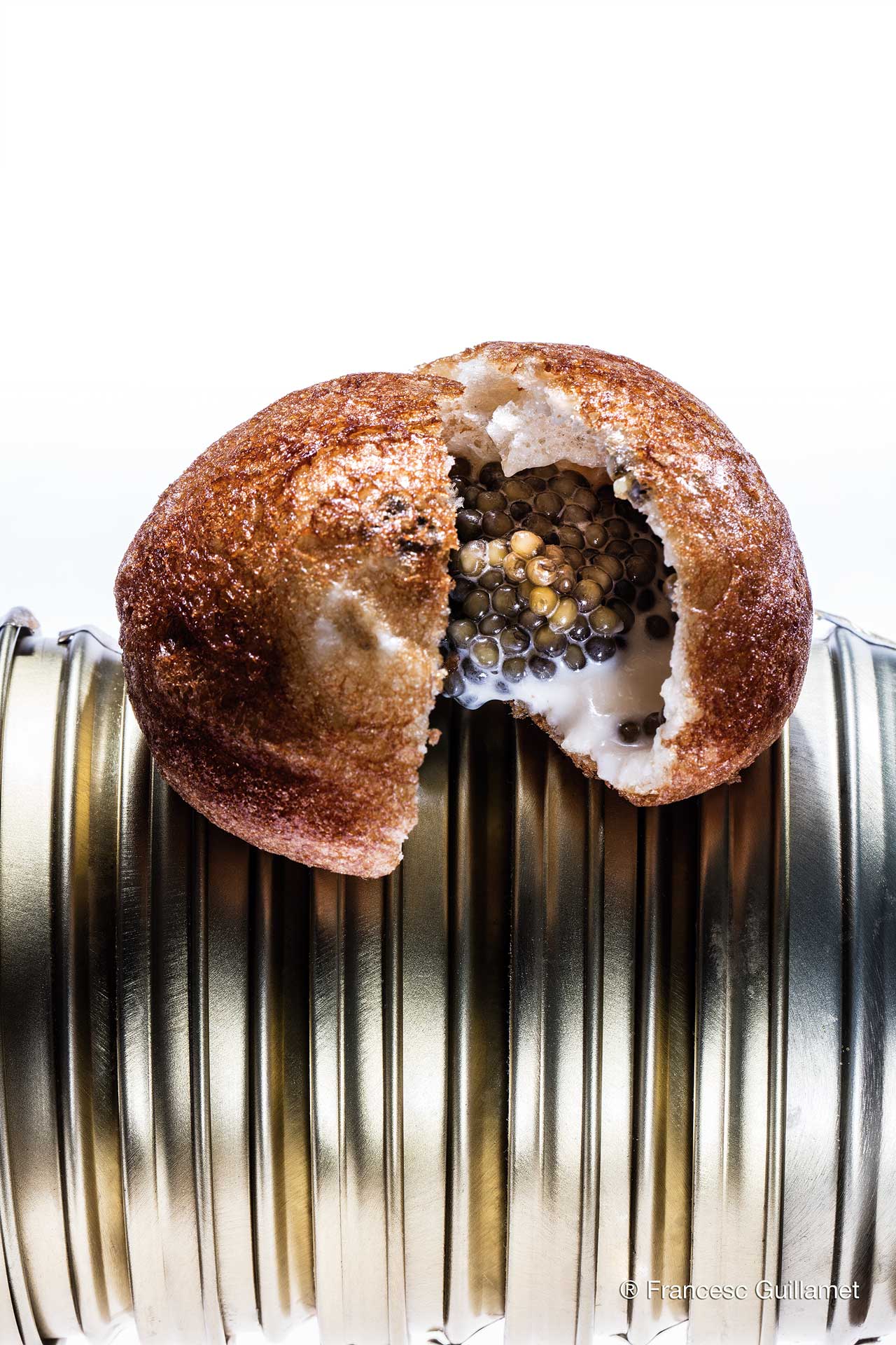 Panchino filled with beluga caviar @Francesc Guillamet