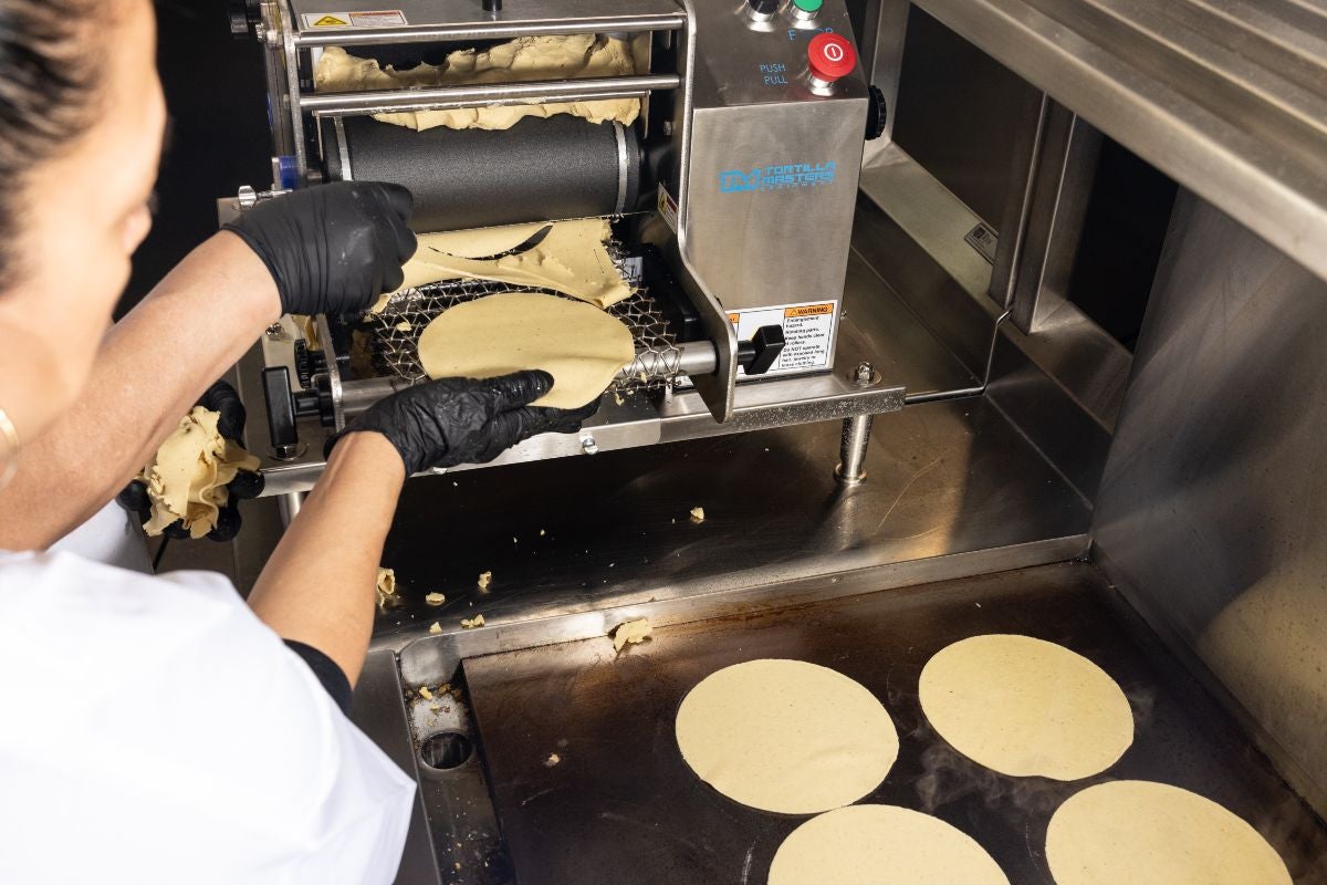 Taco-making at Esse Taco.