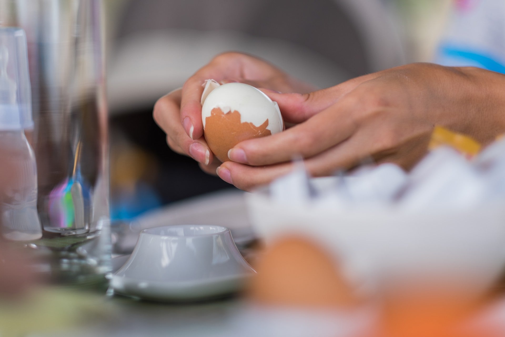 boiling-eggs-peel