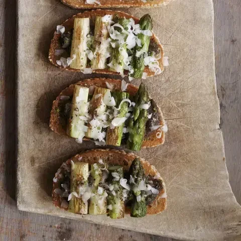 Asparagus Toasts