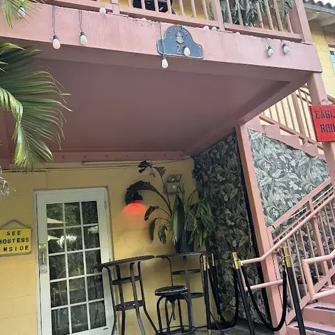 27 Restaurant &amp; Bar