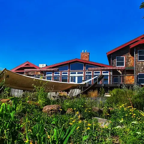 Harbor House Inn