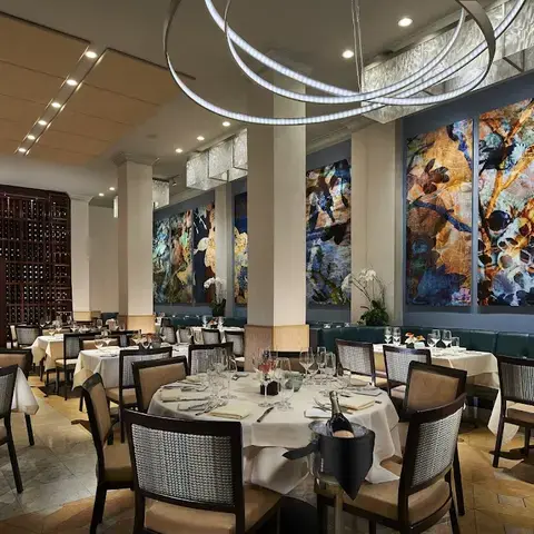 NINE-TEN Restaurant &amp; Bar