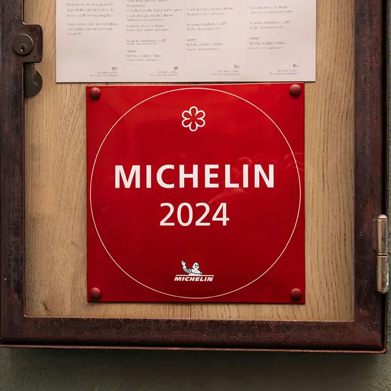 A Michelin plaque.