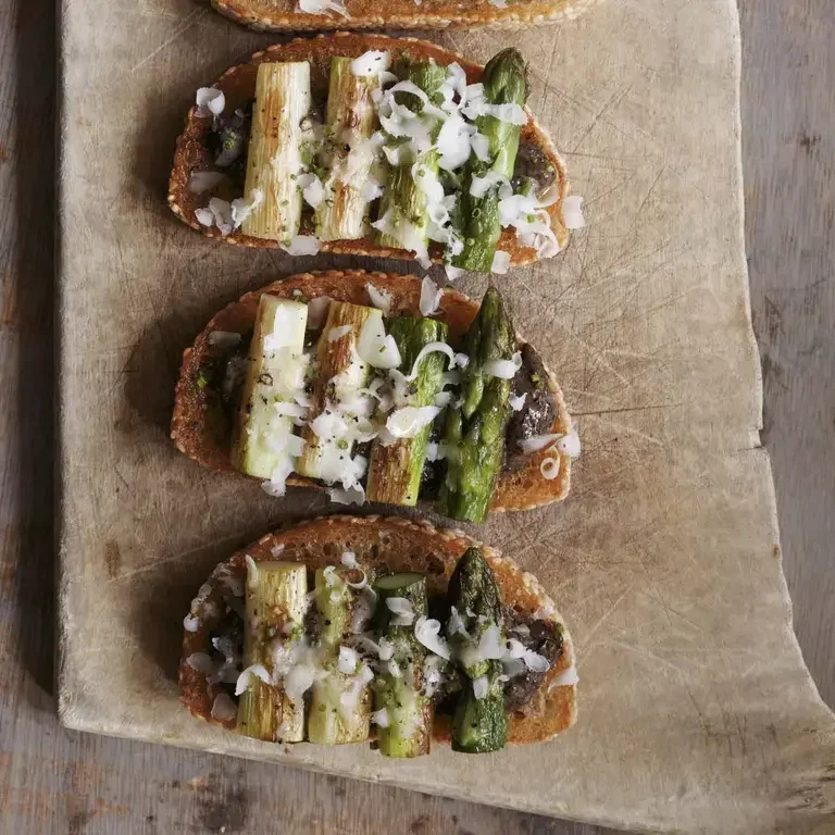 Asparagus Toasts