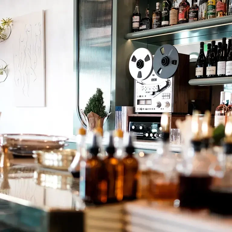 Jeune et Jolie Interior