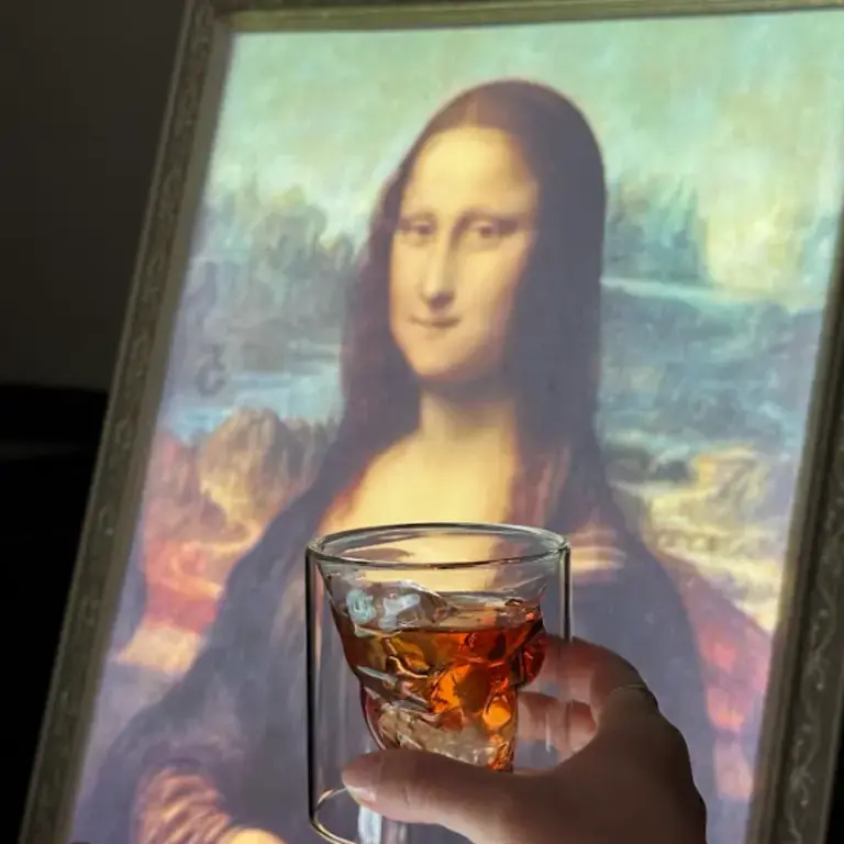 Immersive Dining with 7 Paintings