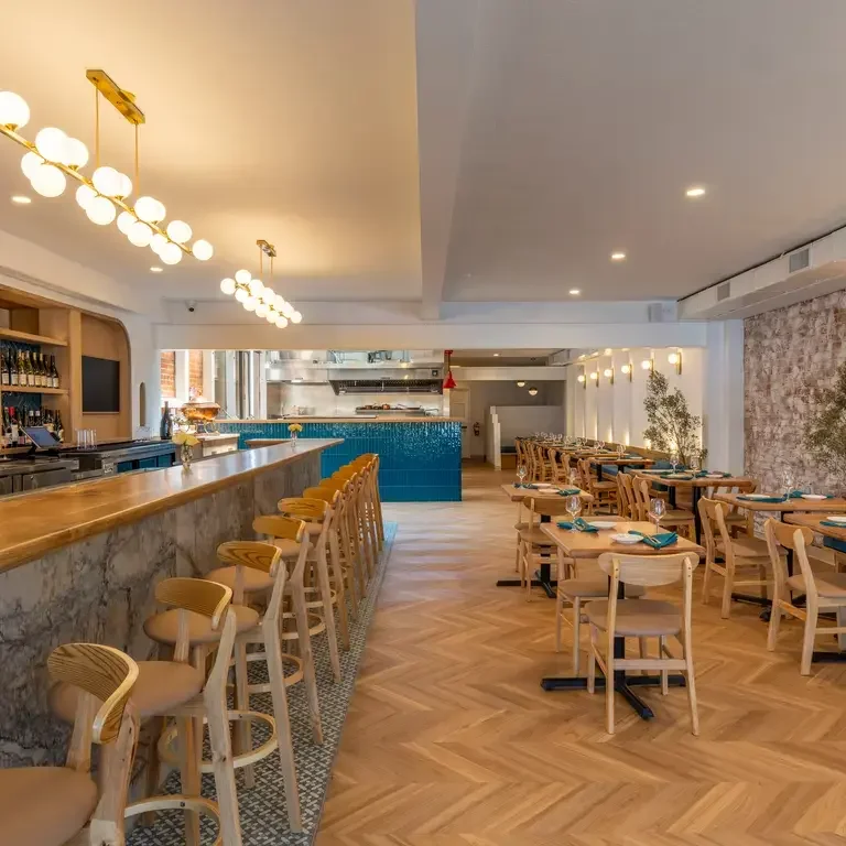 Dom's Taverna Interior