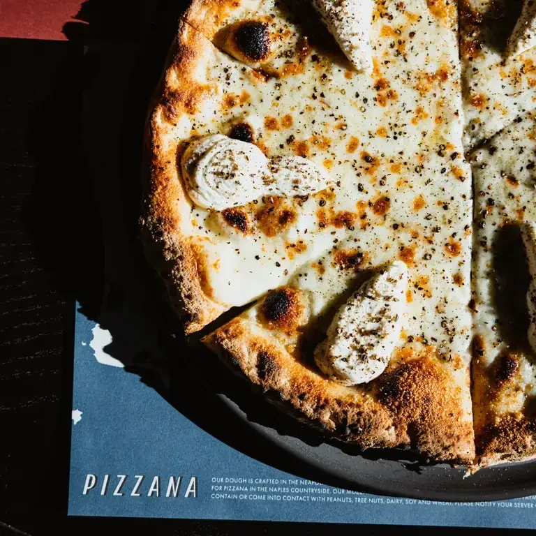 Pizzana Cacio e Pepe Pizza