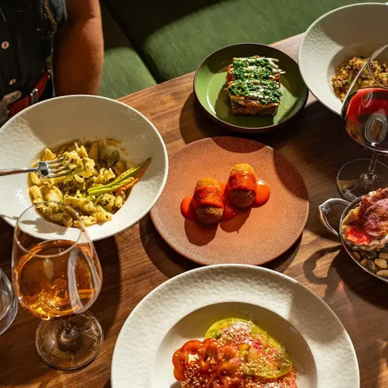 Folia Bar &amp; Kitchen