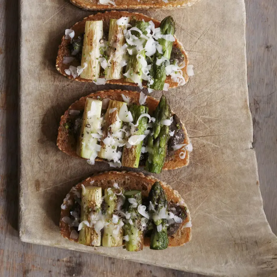 Asparagus Toasts