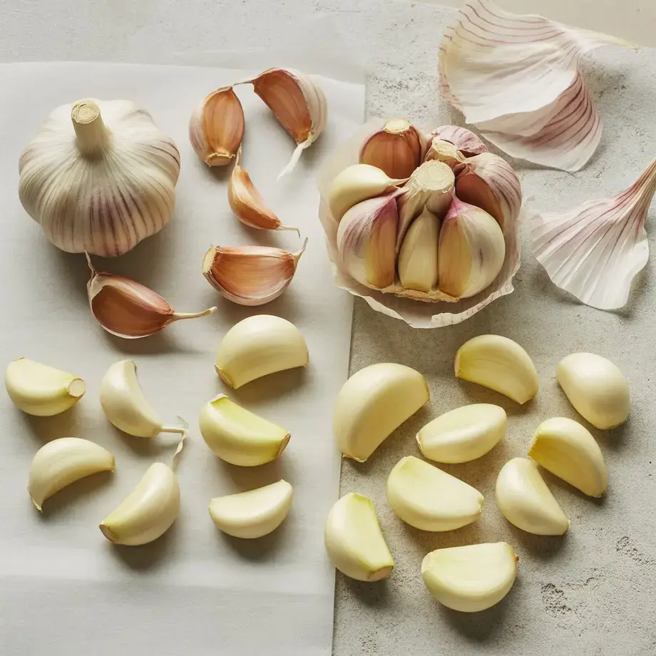 how to peel garlic - Fine Dining Lovers