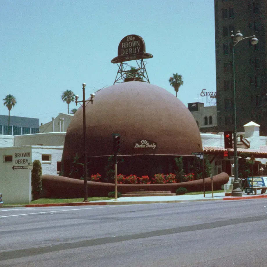 The Brown Derby on Wilshire Boulevard