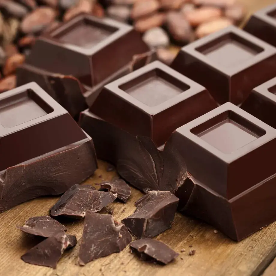 dark chocolate blocks ©iStock
