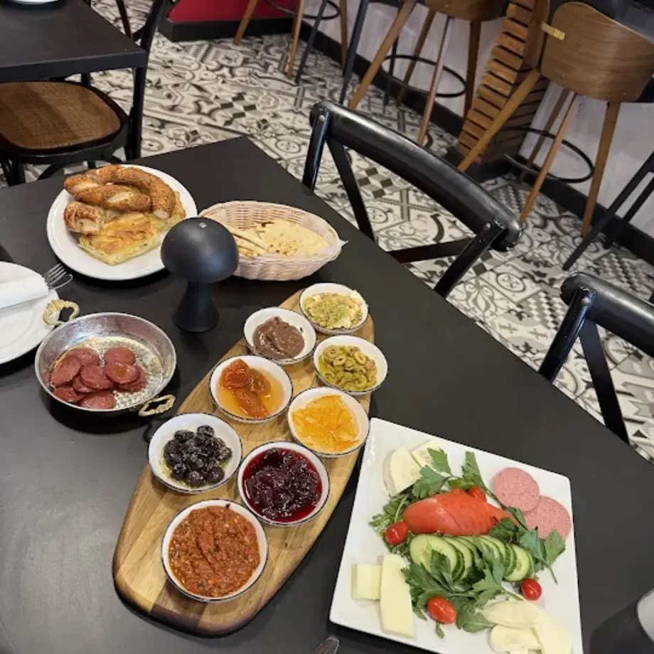 Kor Mediterranean Table