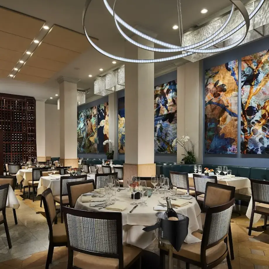 NINE-TEN Restaurant &amp; Bar