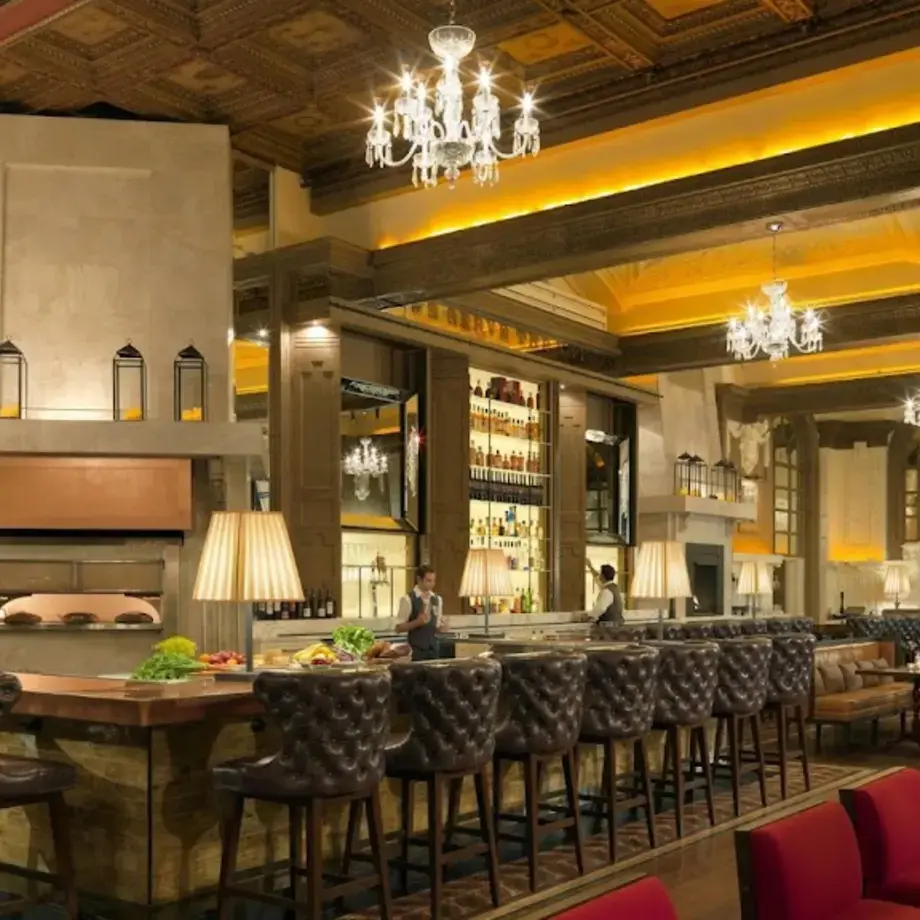 OAK Long Bar + Kitchen