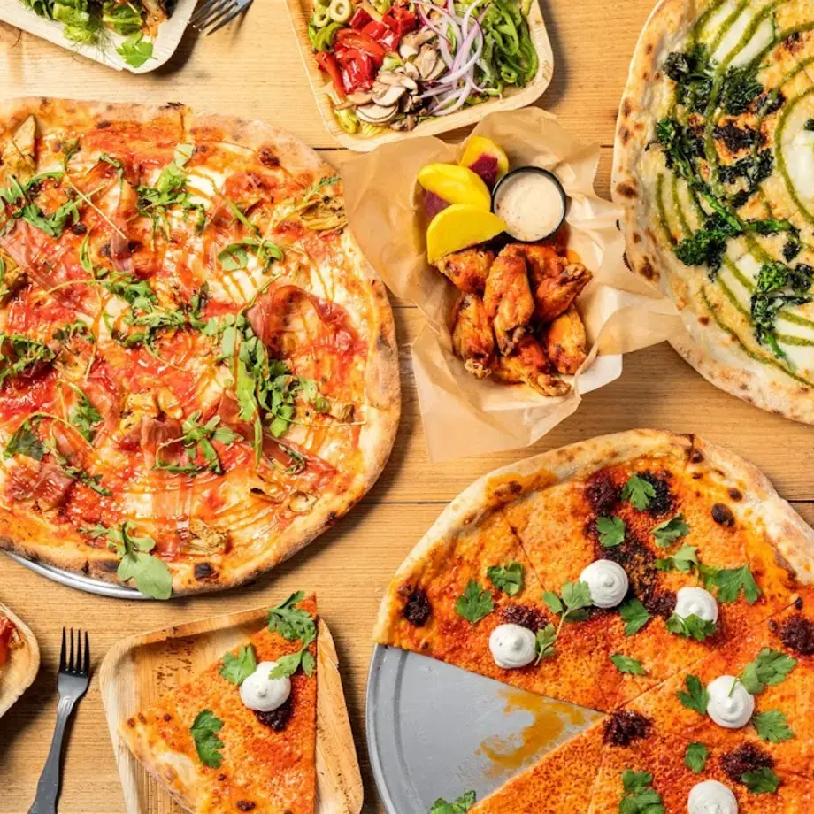 Pizza Lobo Logan Square