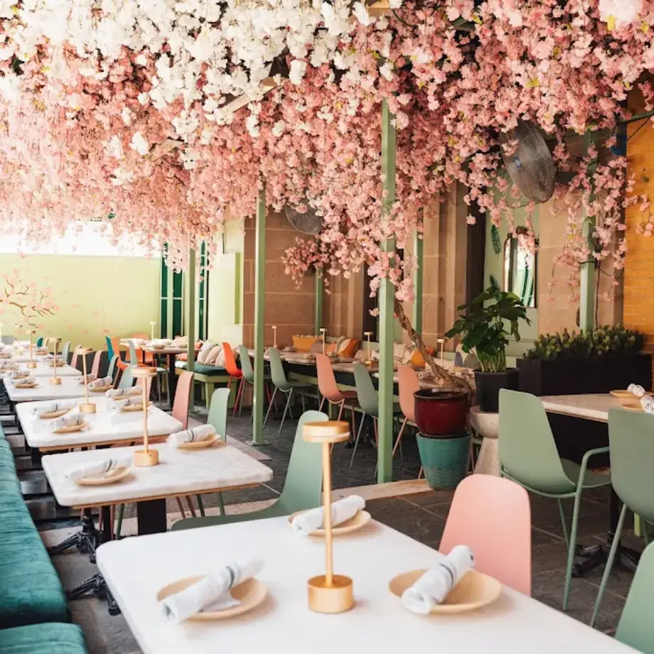 Residents Cafe &amp; Bar