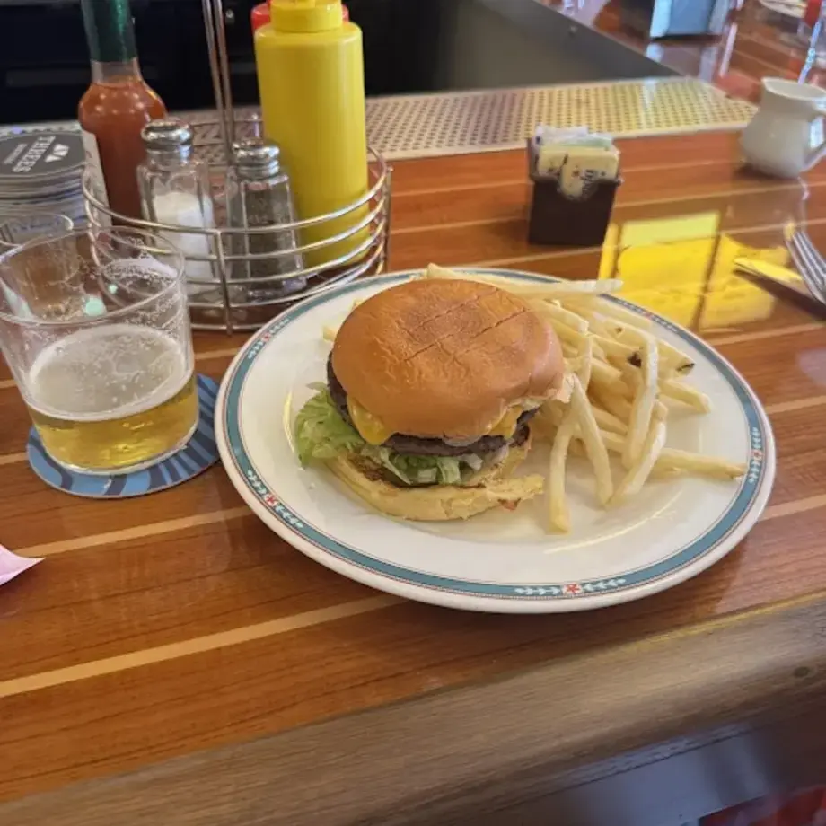 Val's Diner &amp; Bar