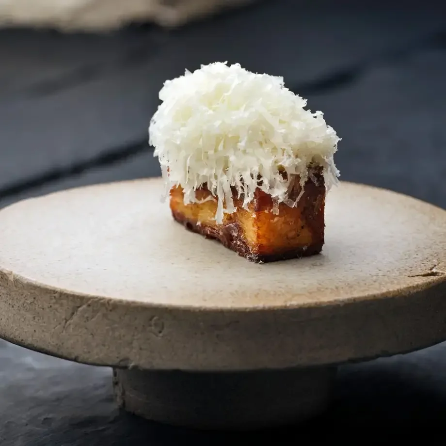 L'Enclume's Berkswell pudding on a plinth.