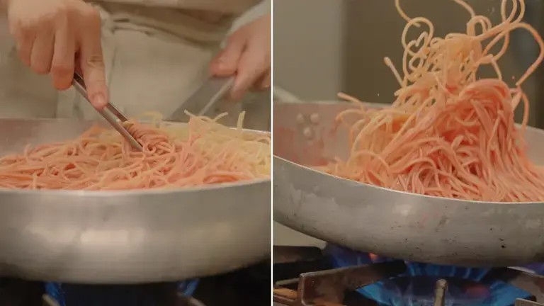 Spaghetti with beetrot in the pan