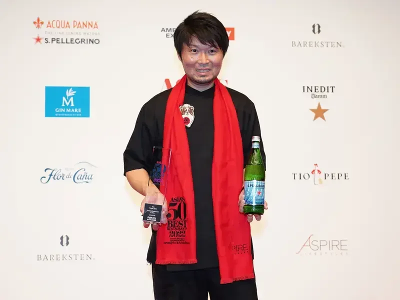 Zaiyu Hasegawa holding the trophy and a bottle of S.Pellegrino water