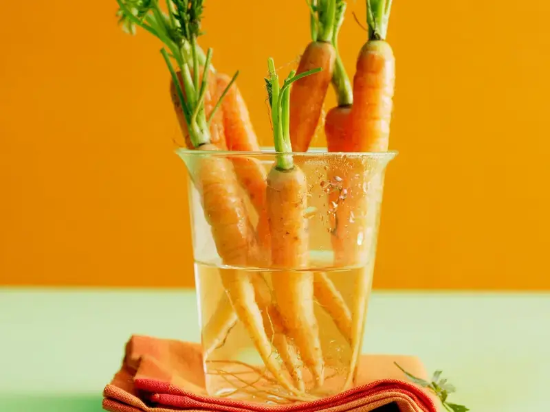 Revive carrots in water