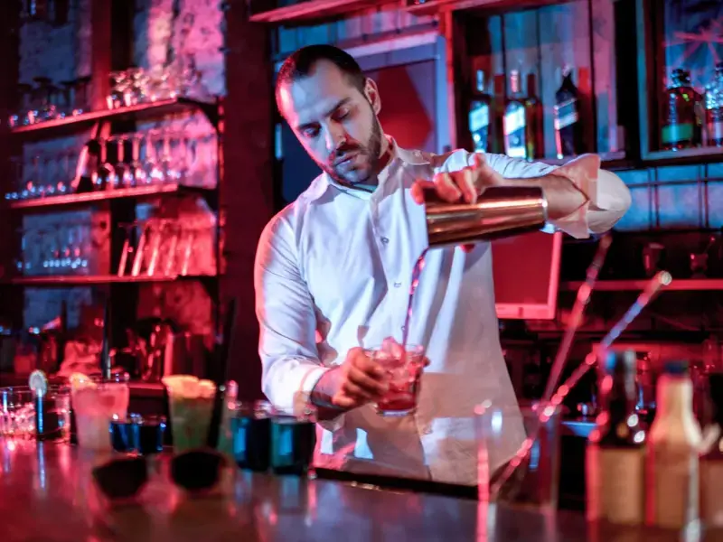 bartender at work ©iStock