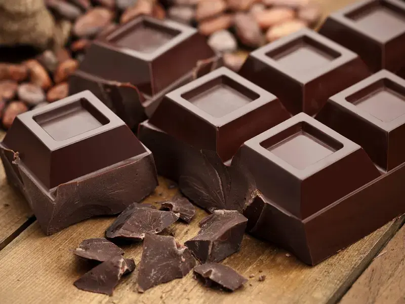 dark chocolate blocks ©iStock