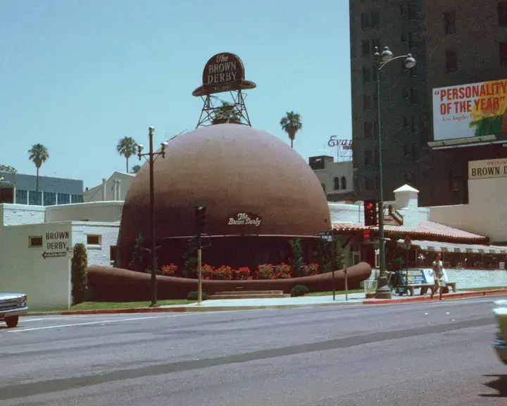 The Brown Derby on Wilshire Boulevard